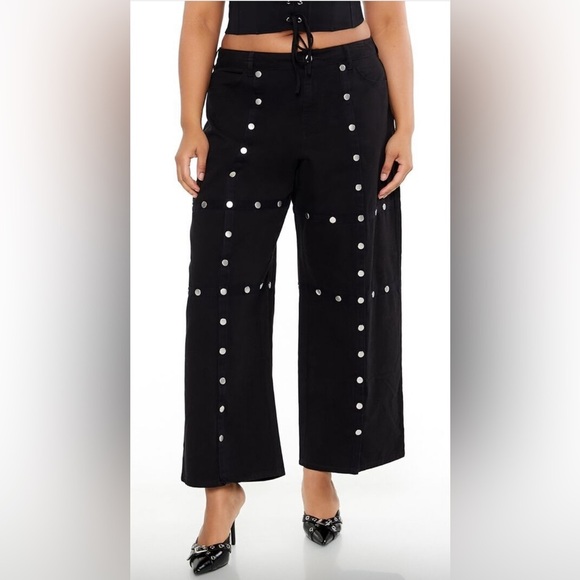NWT - F21 Plus Size Studded High-rise Pants - Size 1X - Picture 2 of 5